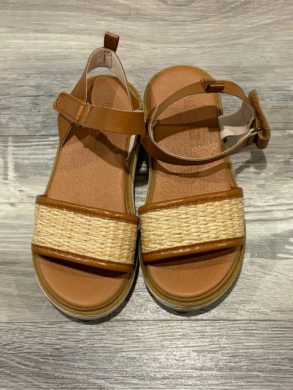OshKosh B’gosh Leo Toddler Girls Wedge Sandals w/ velcro strap size 9